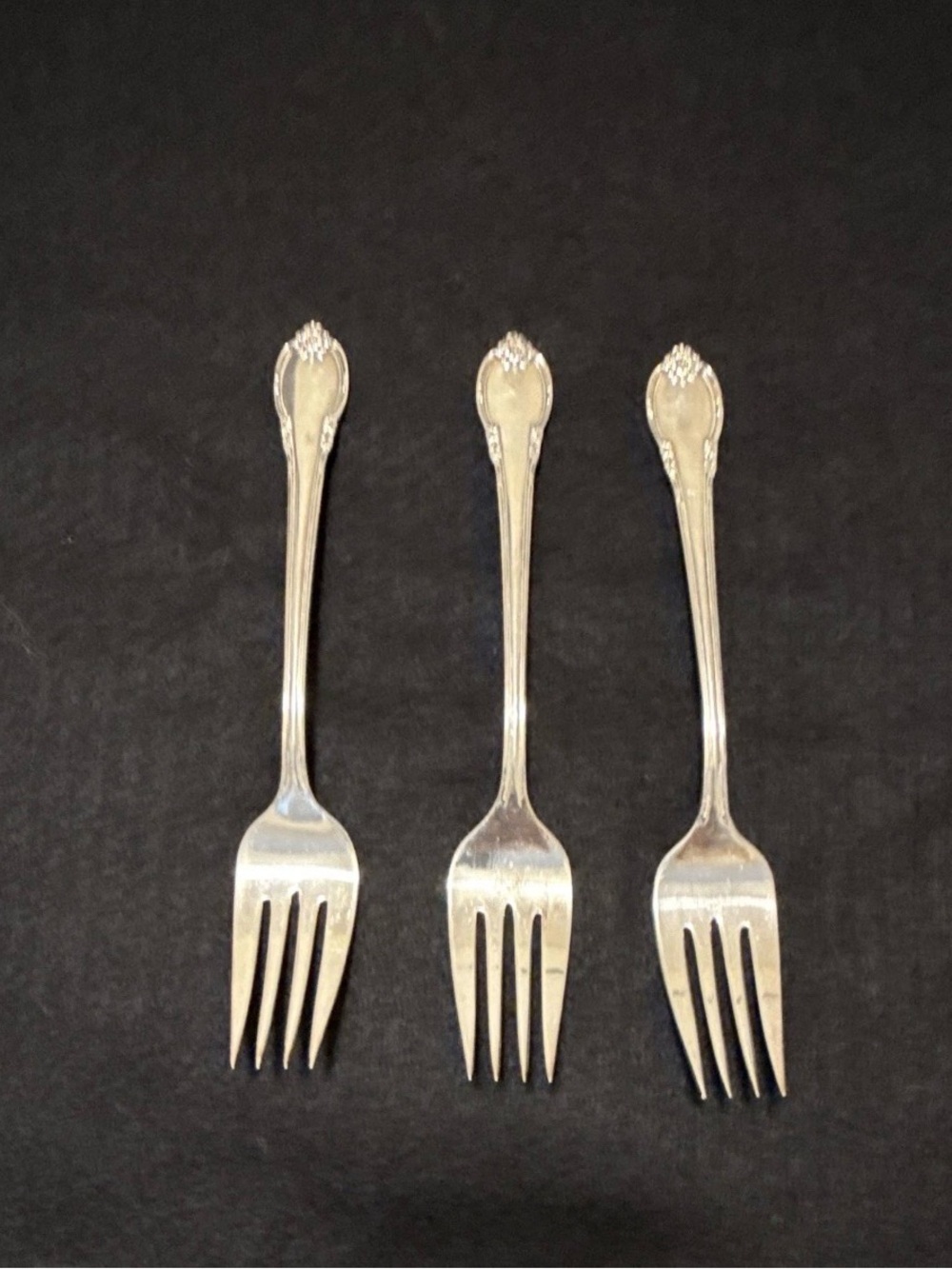 Vtg 1847 Rogers Bros REMEMBRANCE Salad Forks Silverplate 6 5/8" IS 3PC